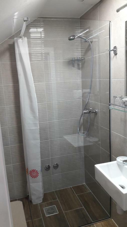 Airport Room'S Residence Garden Velika Gorica Exterior foto