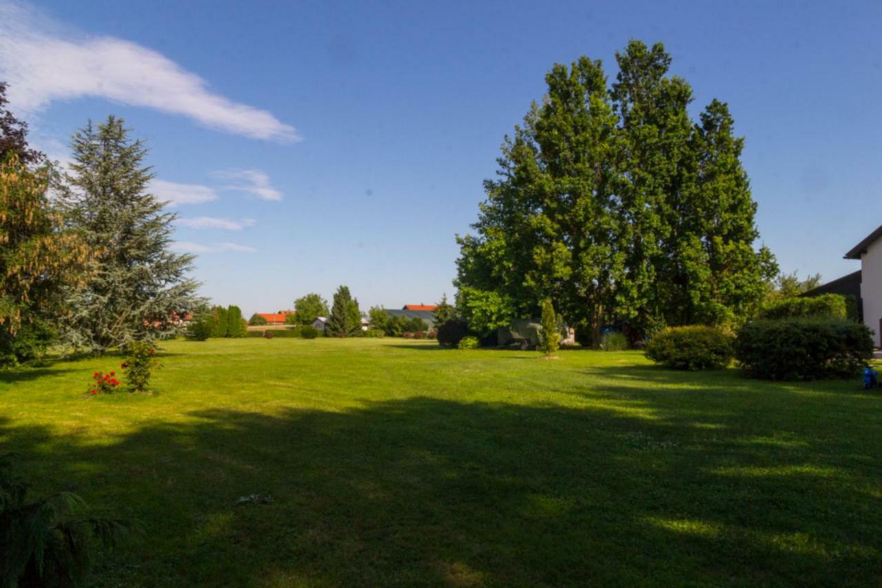 Airport Room'S Residence Garden Velika Gorica Exterior foto